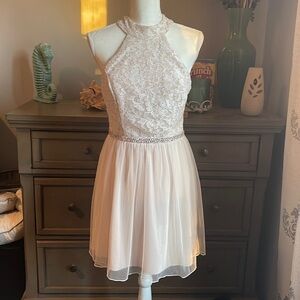 SPEECHLESS size large cute dress